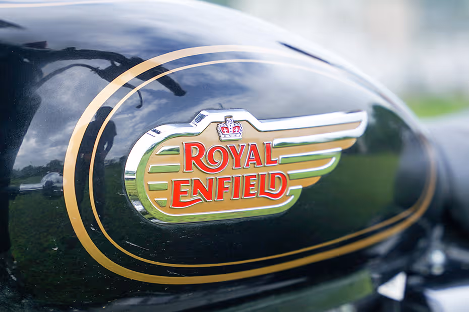 Royal Enfield Bullet 350 Standard Maroon and Standard Black