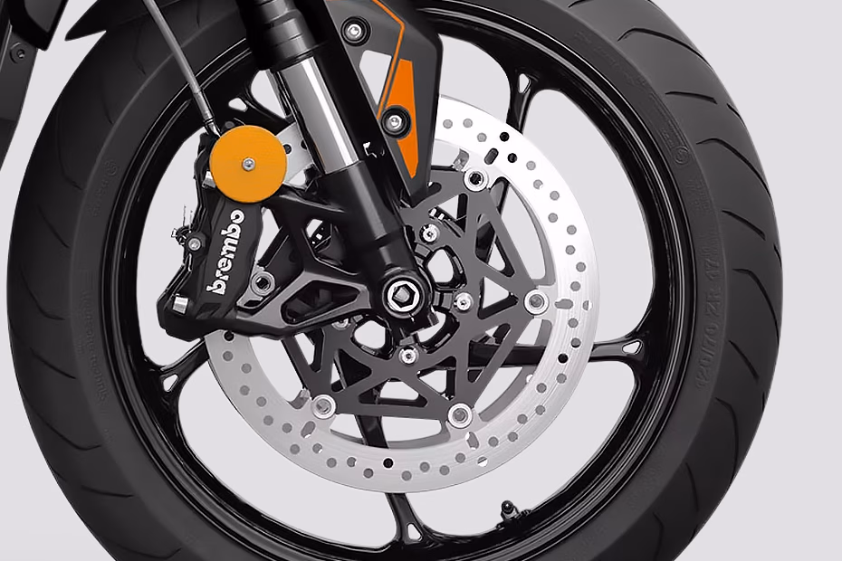 Triumph Street Triple R Crystal White and Matt Baja Orange