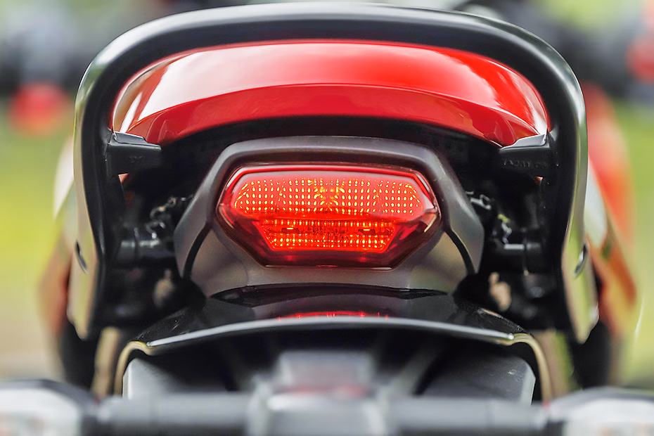 Triumph Thruxton 400